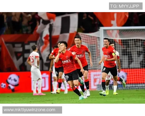 2025赛季精彩对决回顾成都蓉城与青岛西海岸激战成平局 2025赛季精彩对决回顾成都蓉城与青岛西海岸激战成平局