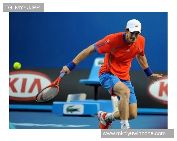 布劳恩展现排球技巧接穆雷长传双手垫球成功完成空接 布劳恩展现排球技巧接穆雷长传双手垫球成功完成空接