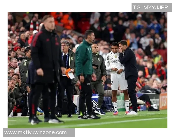 皇马更衣室团结一心共同抵御外界干扰与压力